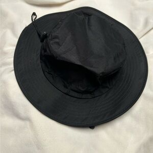Black bucket hat